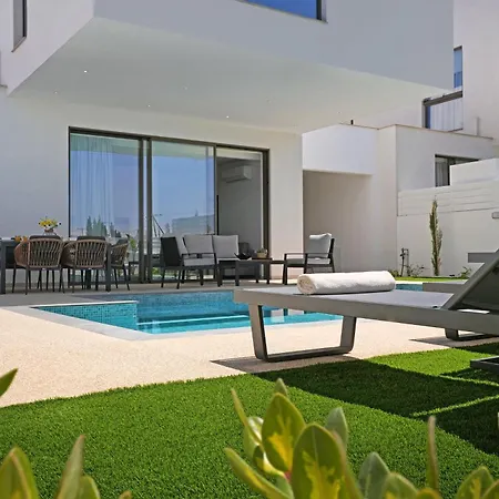 Princess Ariel Luxury - Large Pool Protaras